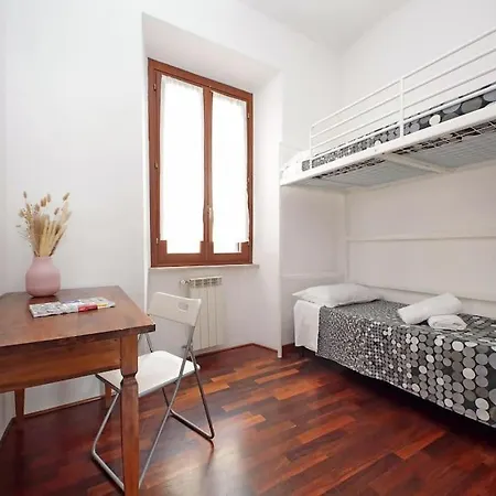 Vatican Skate House Apartman *