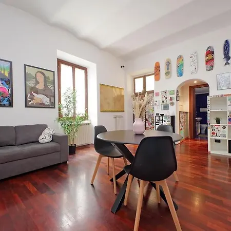 Vatican Skate House Apartman *